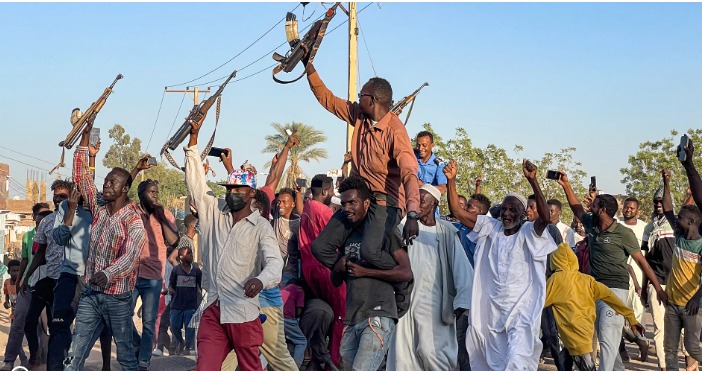 هل سيقود تسليح المدنيين في السودان إلى حرب أهلية قادمة؟