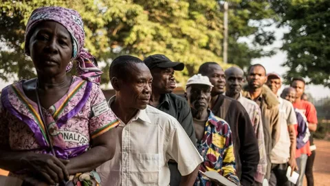 أفريقيا الوسطى: استفتاء تاريخي وتحديات مستقبلية